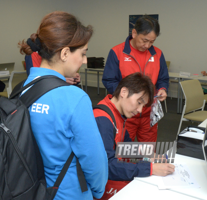 Делегации различных стран проходят аккредитацию на Кубок мира по прыжкам на батуте в Баку. Азербайджан, 3 март, 2016 